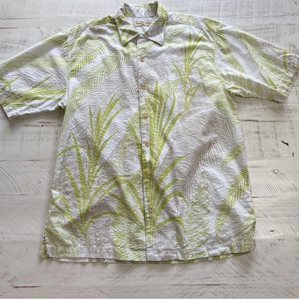Tommy Bahama Green and White Casual Button Down Shirt- Medium - Picture 3 of 9